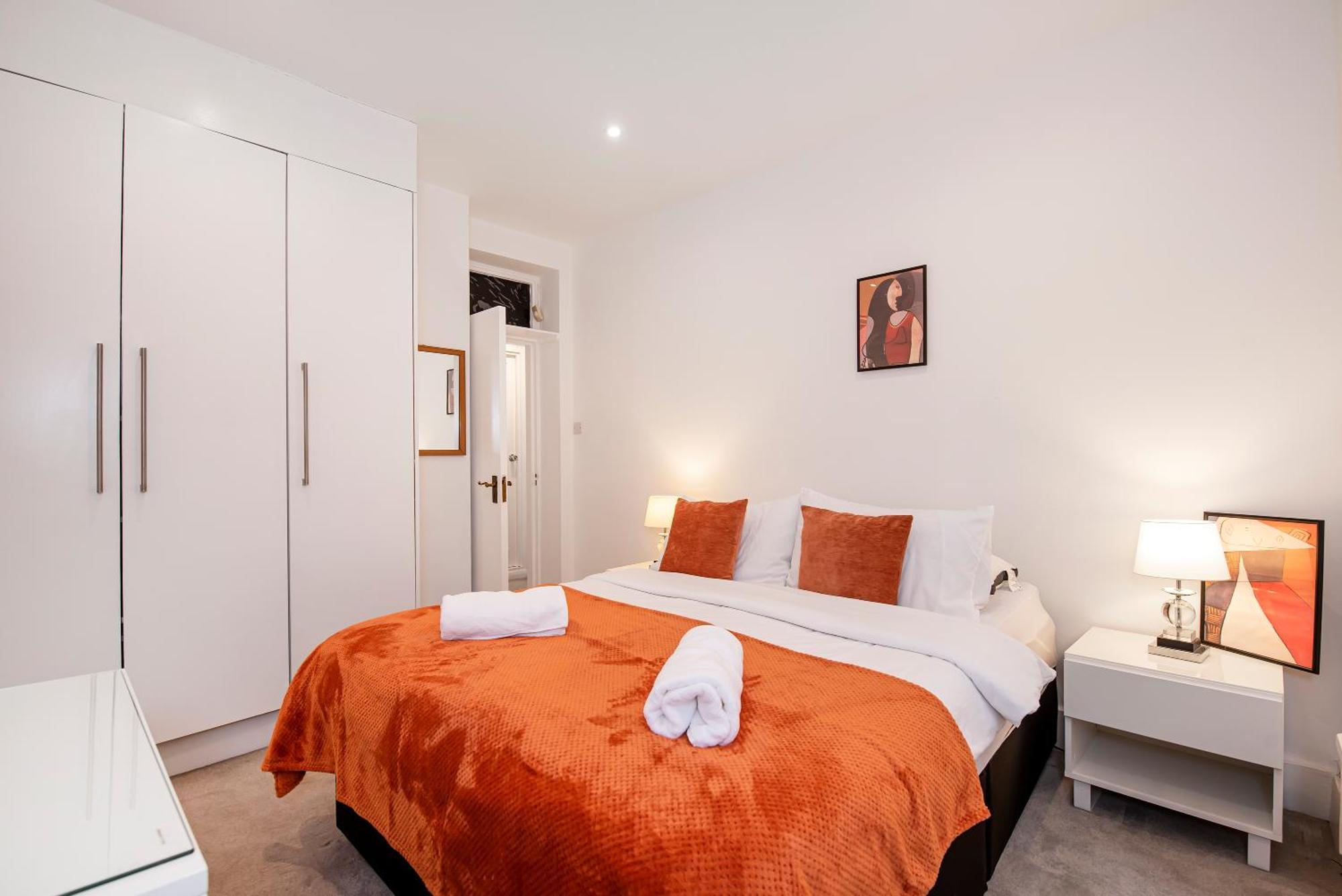 Notting Hill Large 3 Bed Londra